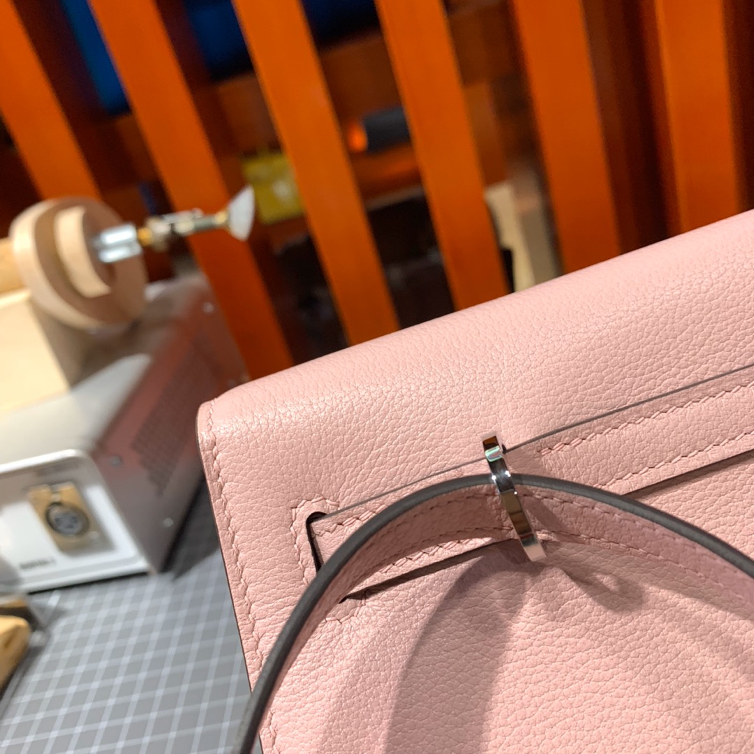 爱马仕包包批发 Hermes Kelly Danse 3Q粉色顶级Evercolor皮双肩包 银扣