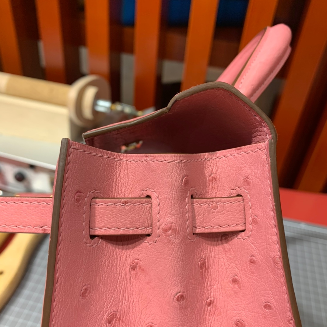 现货 Hermes Kelly25CM 爱马仕陶瓷粉南非KK鸵鸟皮凯莉包 金扣