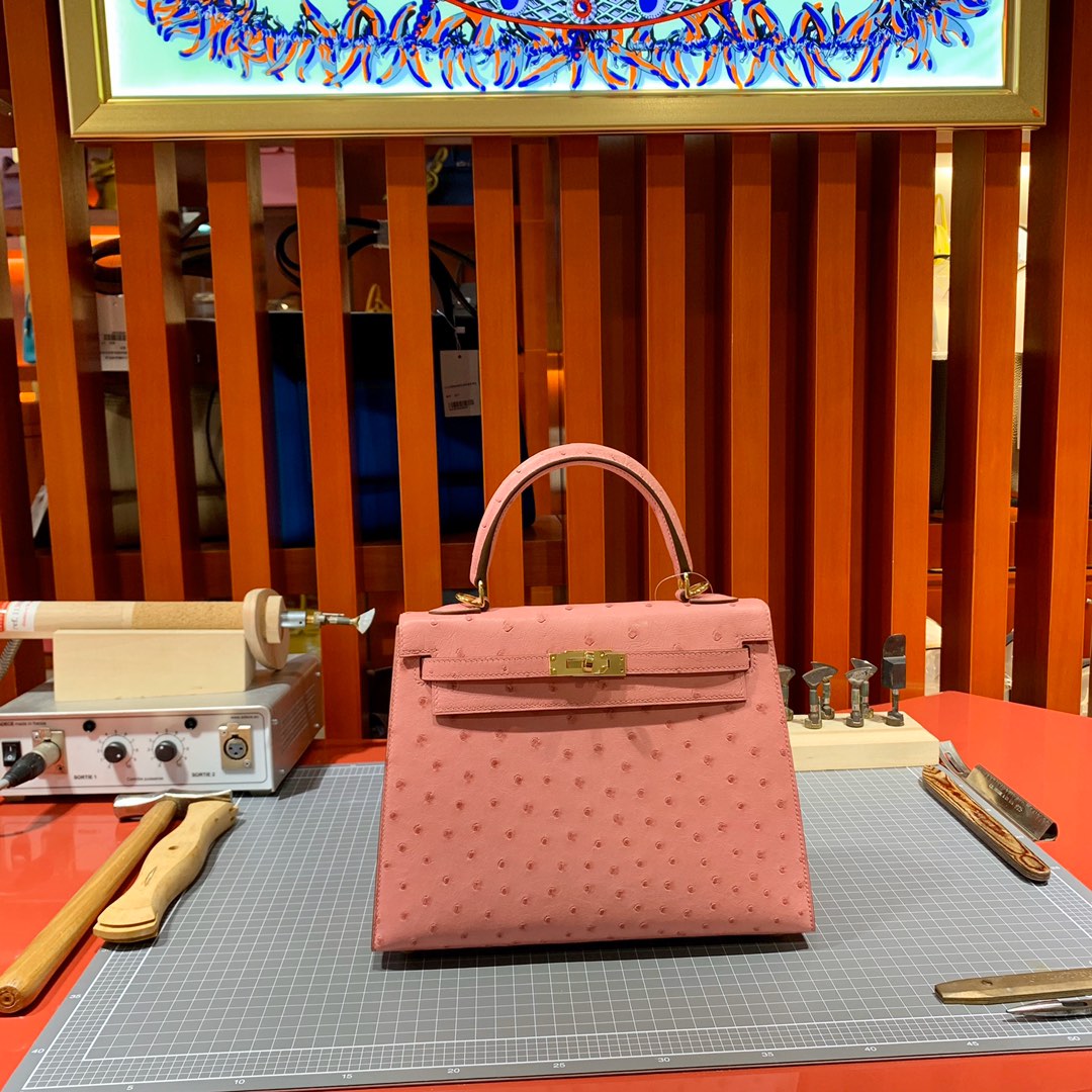 现货 Hermes Kelly25CM 爱马仕陶瓷粉南非KK鸵鸟皮凯莉包 金扣