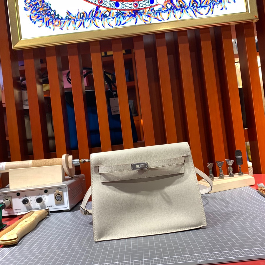 爱马仕新款包包 Hermes Kelly Danse CC10奶昔白Evercolor皮肩背包