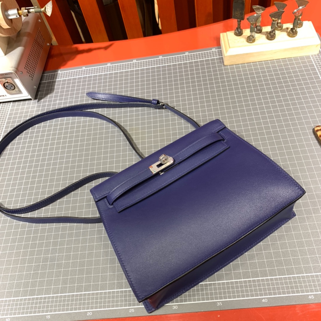 Hermes女包批发 爱马仕M3水墨蓝Swift牛皮Kelly Danse斜挎包 银扣