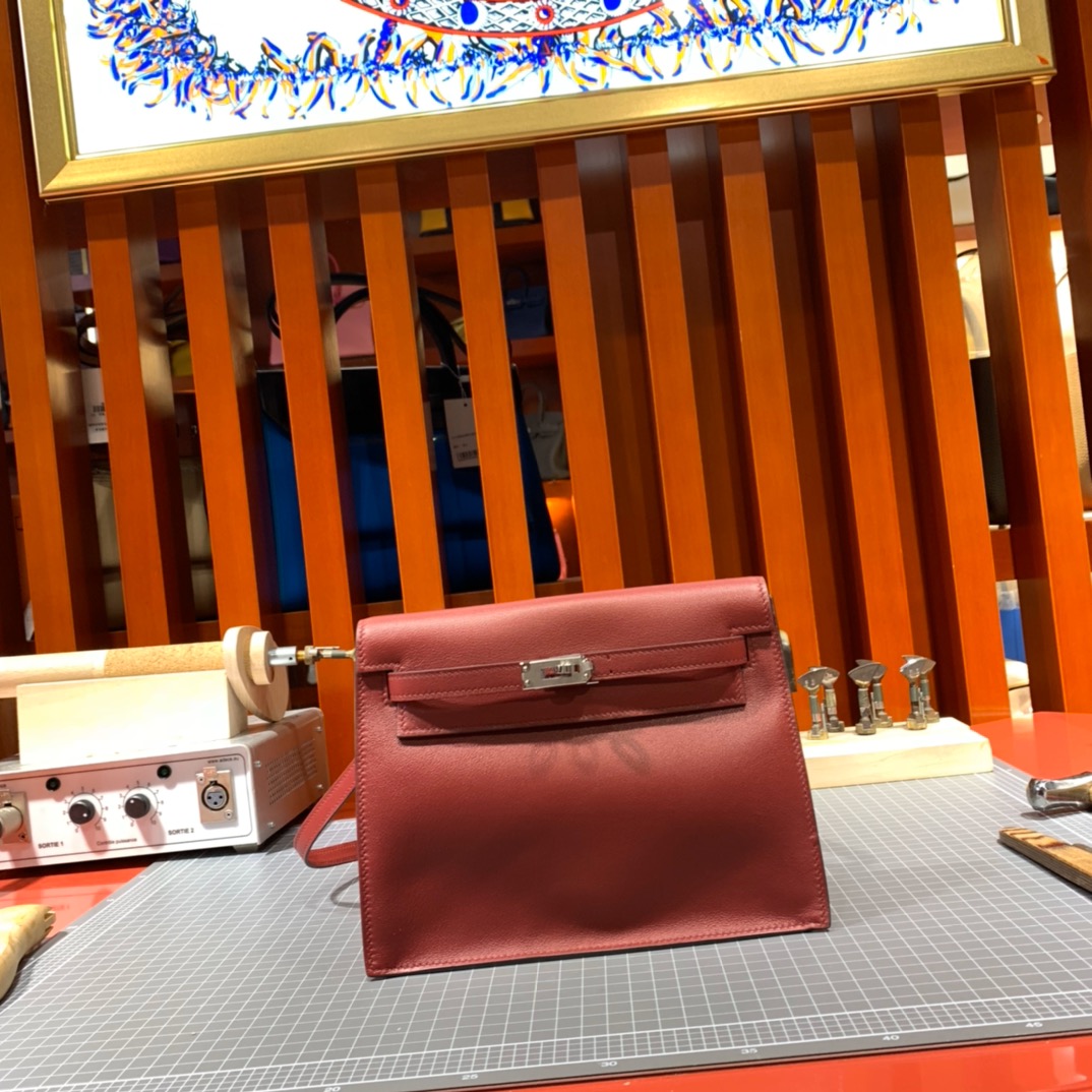 Hermes Kelly Danse 爱马仕Swift牛皮新款腰包单肩包 B5宝石红 银扣