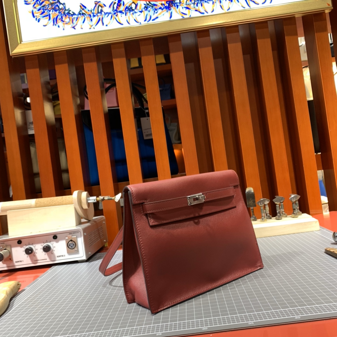 Hermes Kelly Danse 爱马仕Swift牛皮新款腰包单肩包 B5宝石红 银扣