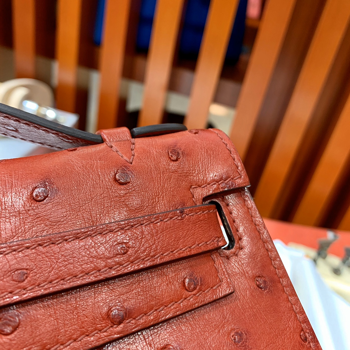 现货 Hermes Minikelly Pochette 爱马仕Q5中国红KK鸵鸟皮迷你凯莉包手包 金扣