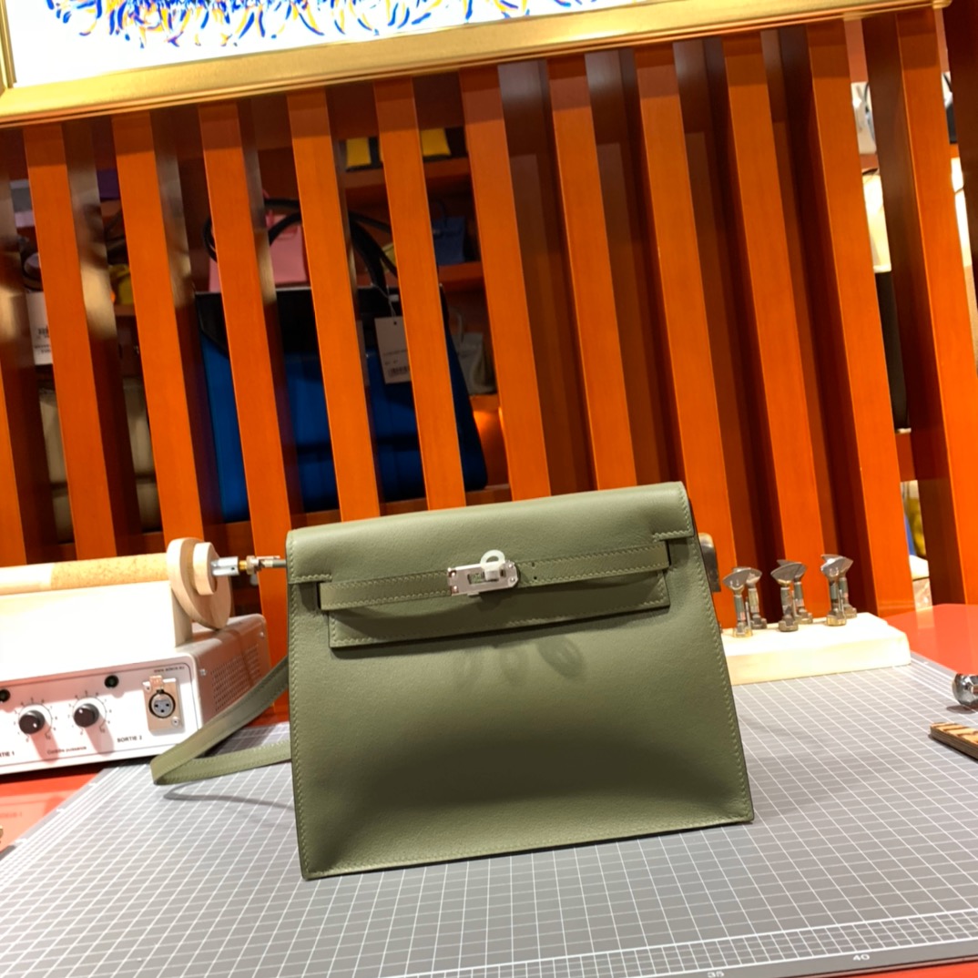 爱马仕新款包包 Hermes Kelly Danse V6丛林绿Swift牛皮 银扣