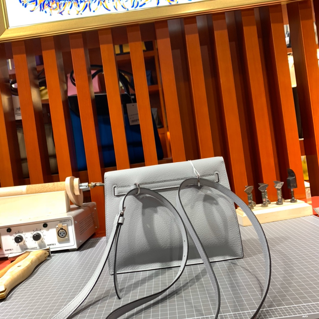 Hermes包包批发 爱马仕4Z海鸥灰进口Evercolor皮Kelly Danse斜挎小包