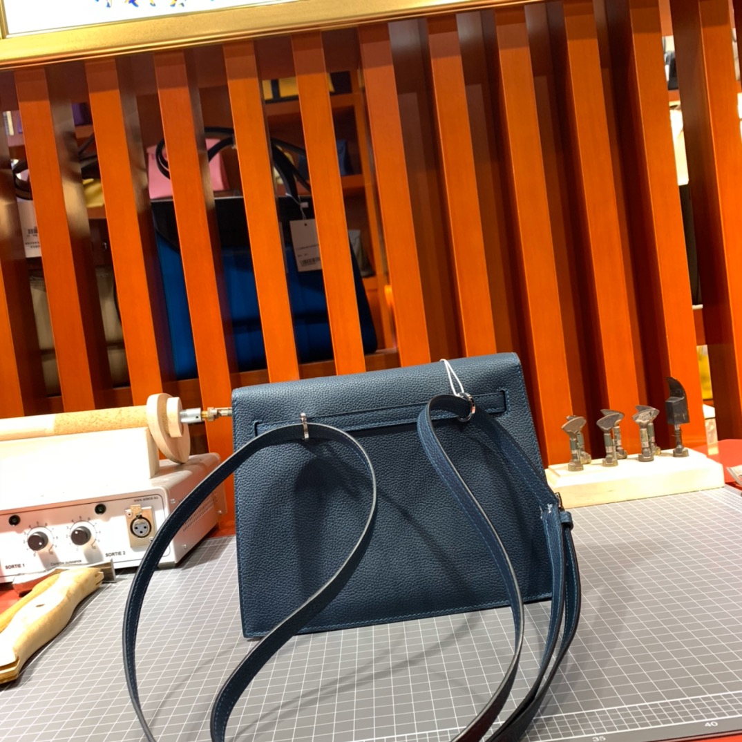 Hermes包包官网 爱马仕2Z午夜蓝顶级Evercolor皮Kelly Danse肩包