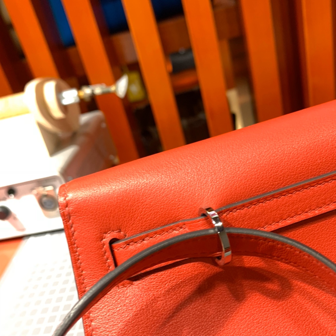 爱马仕新款包包 Hermes Kelly Danse Q5大红色Swift牛皮 银扣