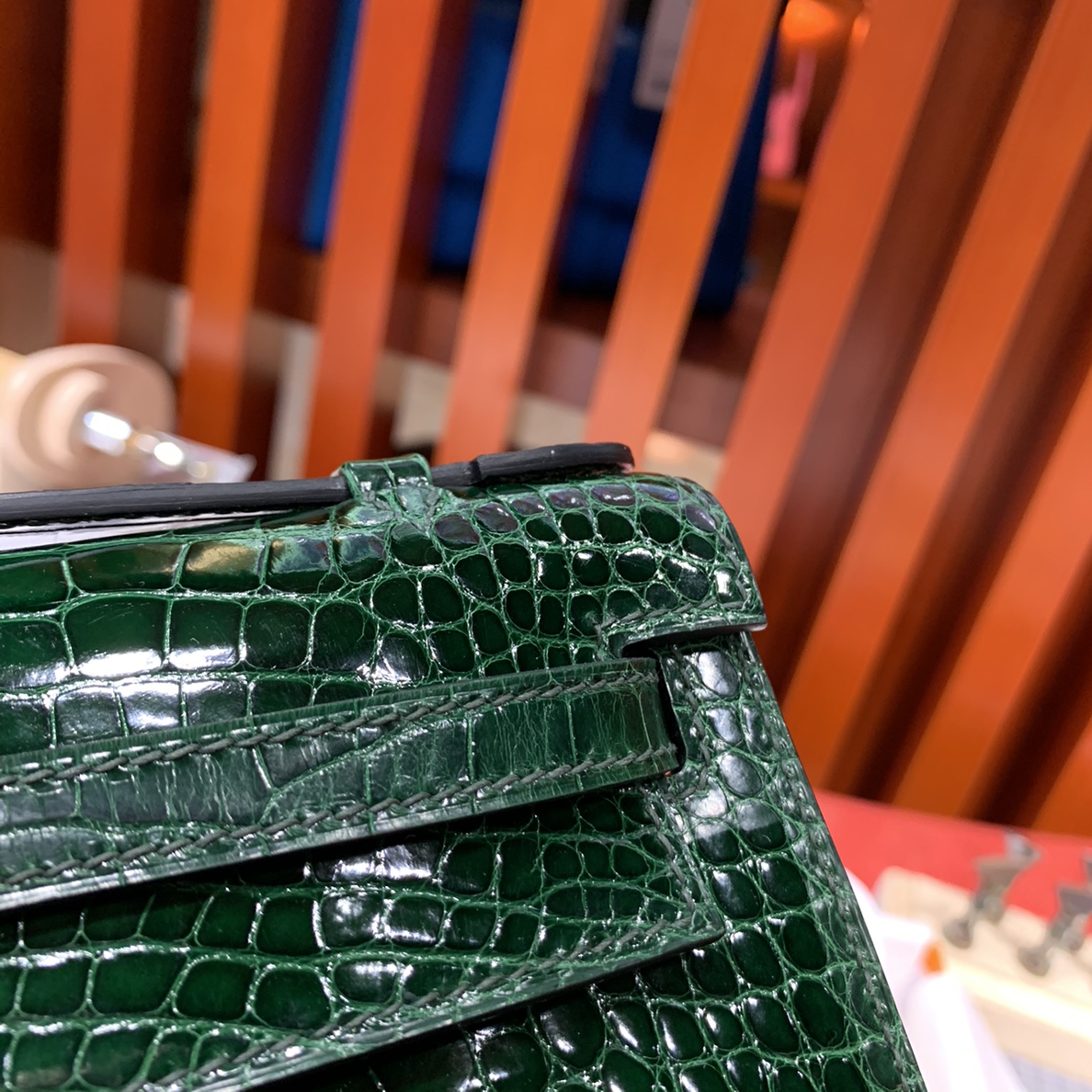现货 爱马仕Minikelly手包 Hermes亮面鳄鱼皮迷你凯莉包 67祖母绿 金扣