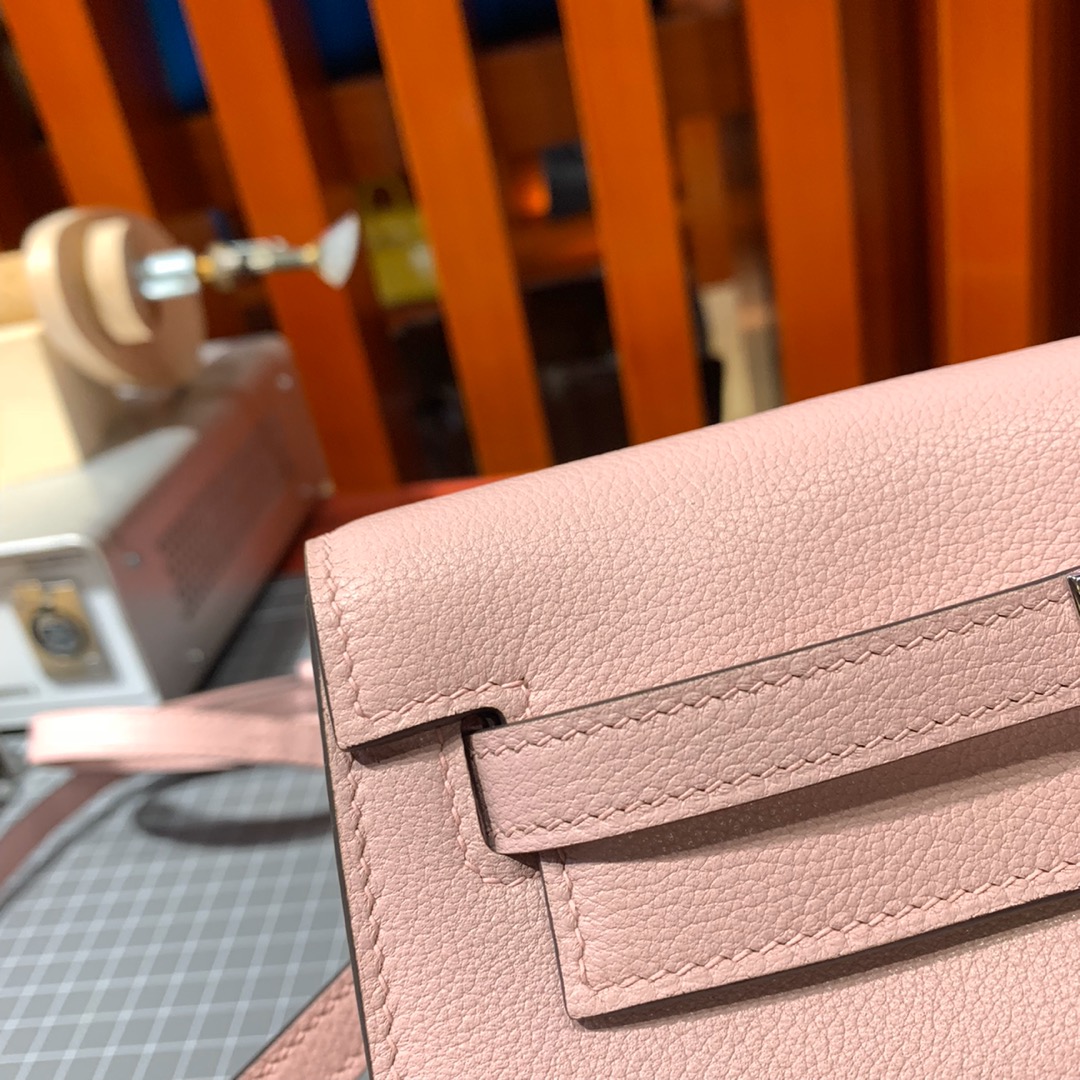爱马仕包包批发 Hermes Kelly Danse 3Q粉色顶级Evercolor皮双肩包 银扣