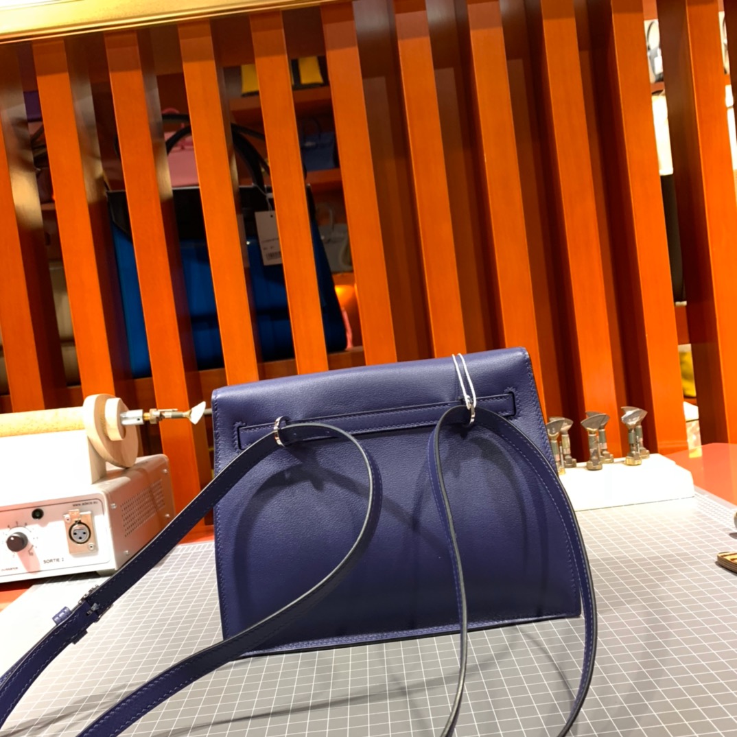 Hermes女包批发 爱马仕M3水墨蓝Swift牛皮Kelly Danse斜挎包 银扣