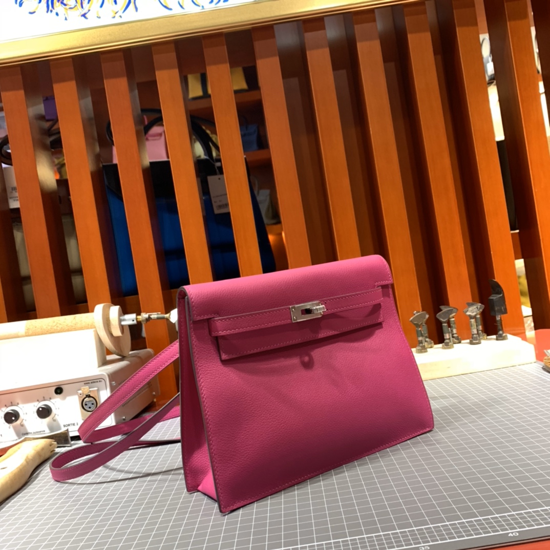 爱马仕女包价格 Hermes Kelly Danse L3玫瑰紫进口Evercolor皮背包