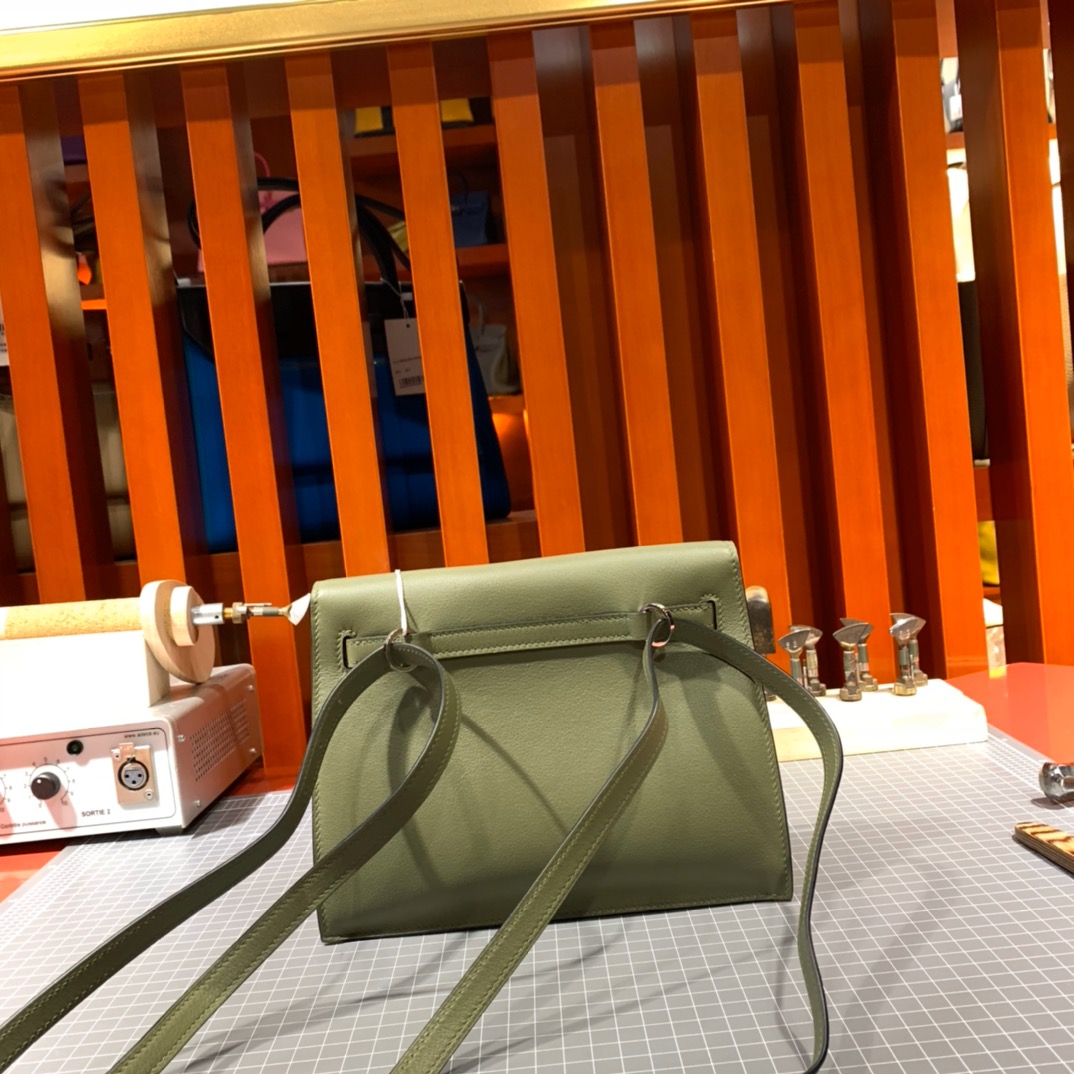 爱马仕新款包包 Hermes Kelly Danse V6丛林绿Swift牛皮 银扣