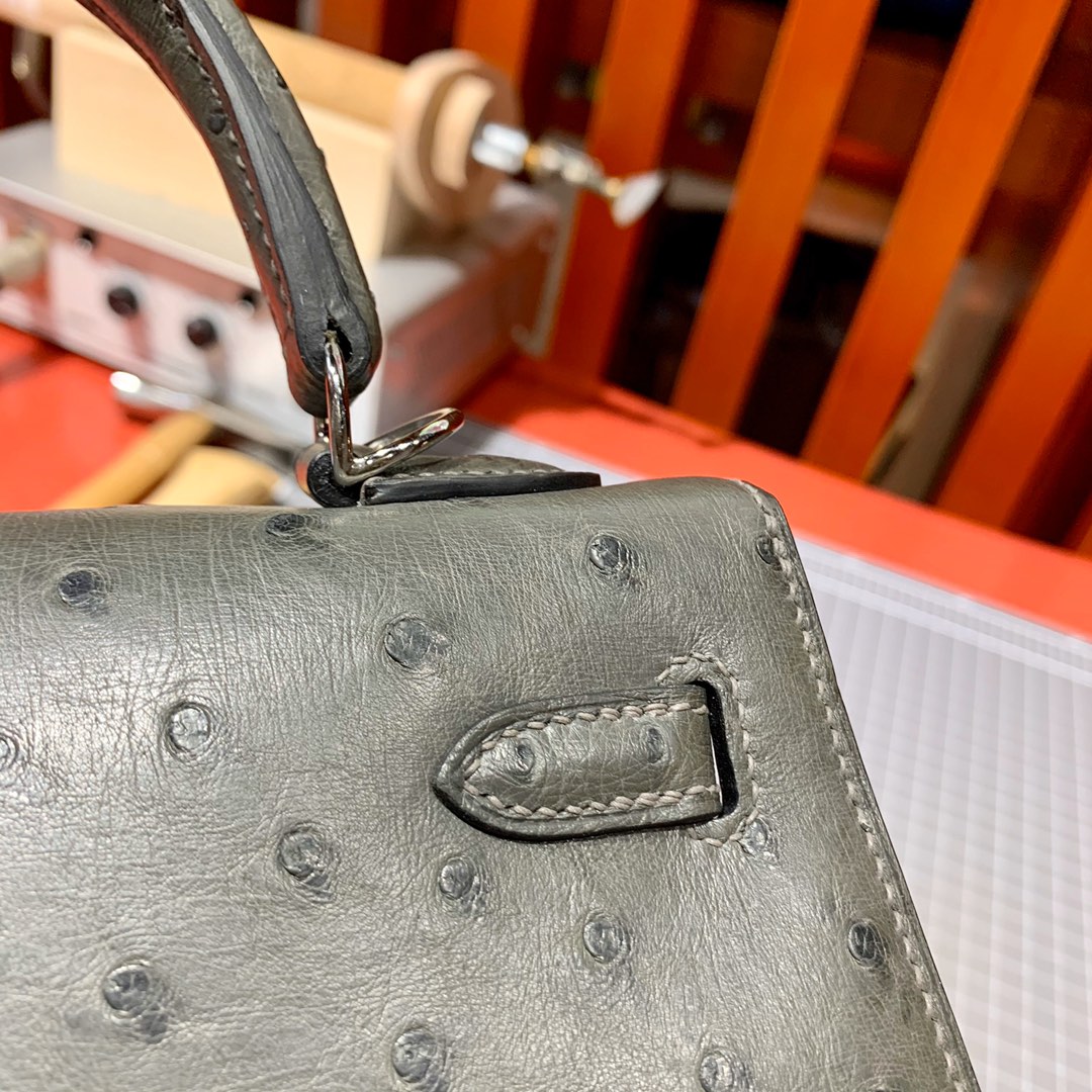 爱马仕凯莉包批发 Hermes Kelly25cm 铁灰KK鸵鸟皮 银扣