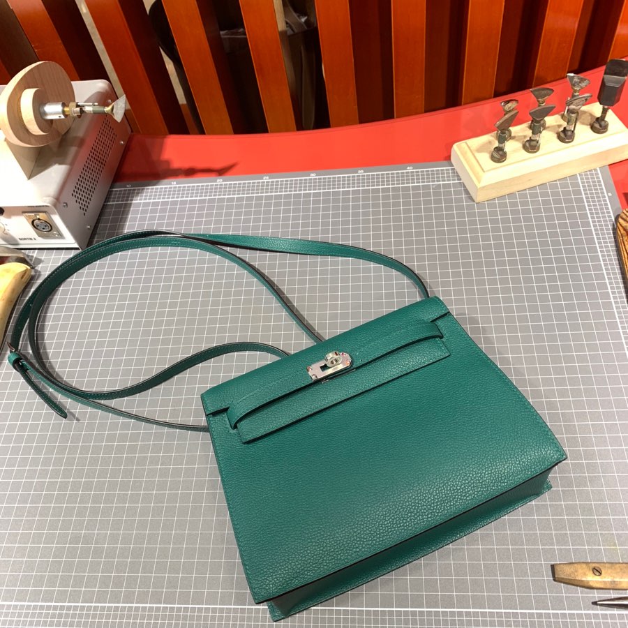 爱马仕包包批发 Hermes Kelly Danse Z6孔雀绿Evercolor皮双肩包 银扣