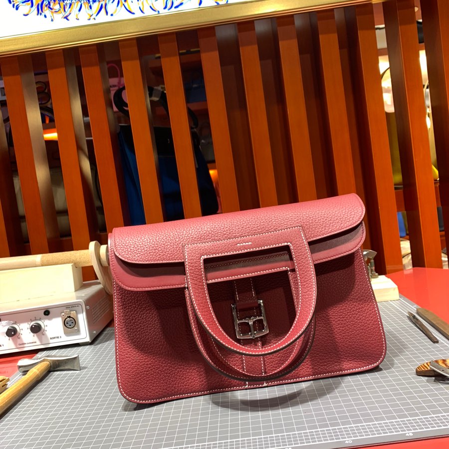 现货 Hermes包包官网 爱马仕宝石红进口Tc皮马蹄包Halzan31CM