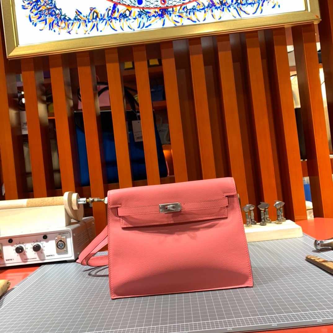 Hermes Kelly Danse 爱马仕8W唇膏粉Swift牛皮双肩背包 银扣