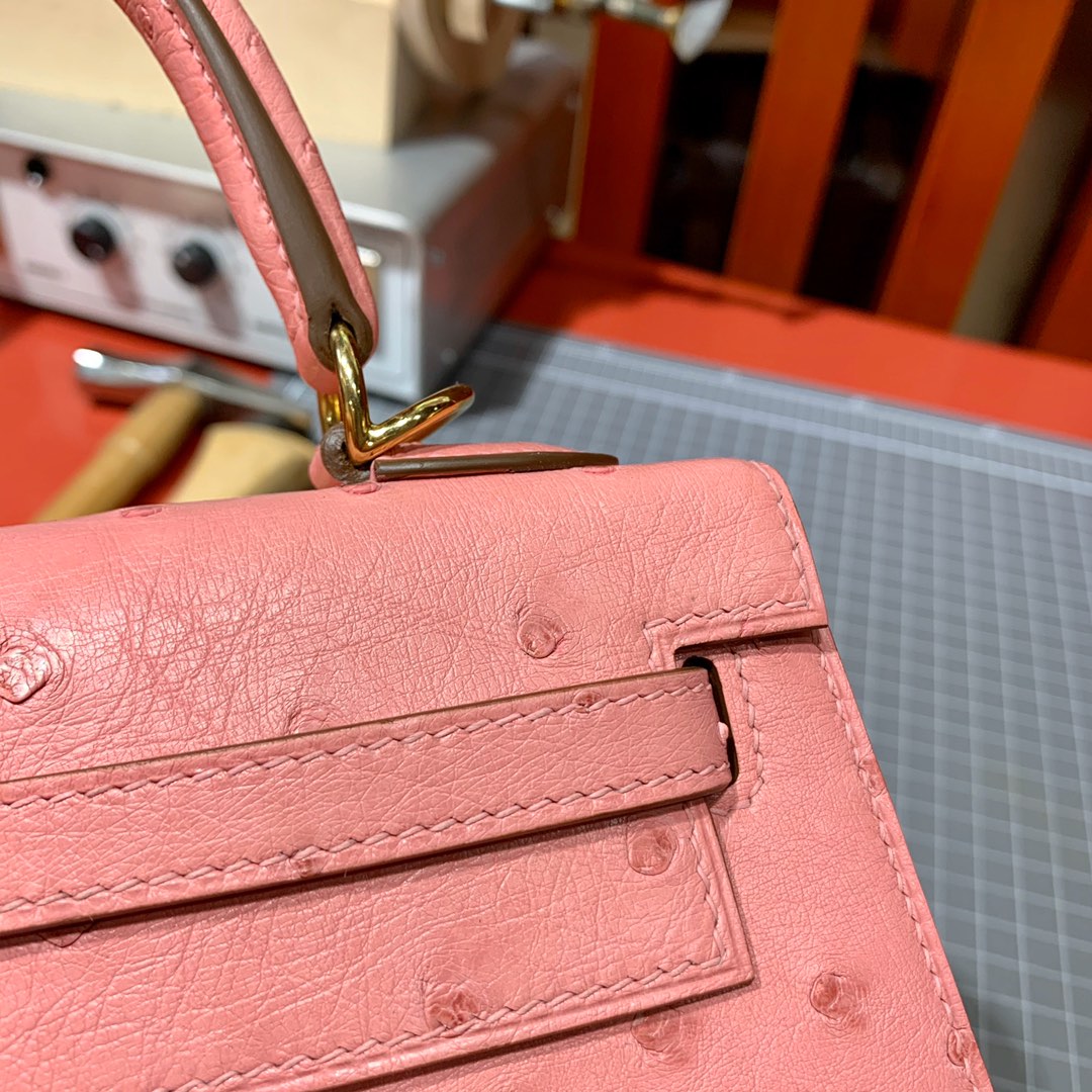 现货 Hermes Kelly25CM 爱马仕陶瓷粉南非KK鸵鸟皮凯莉包 金扣