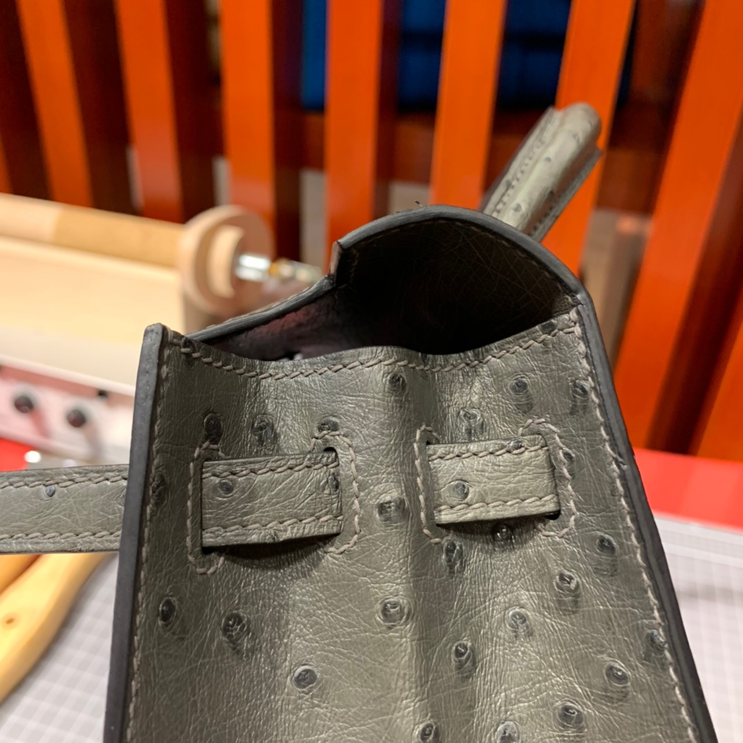爱马仕凯莉包批发 Hermes Kelly25cm 铁灰KK鸵鸟皮 银扣