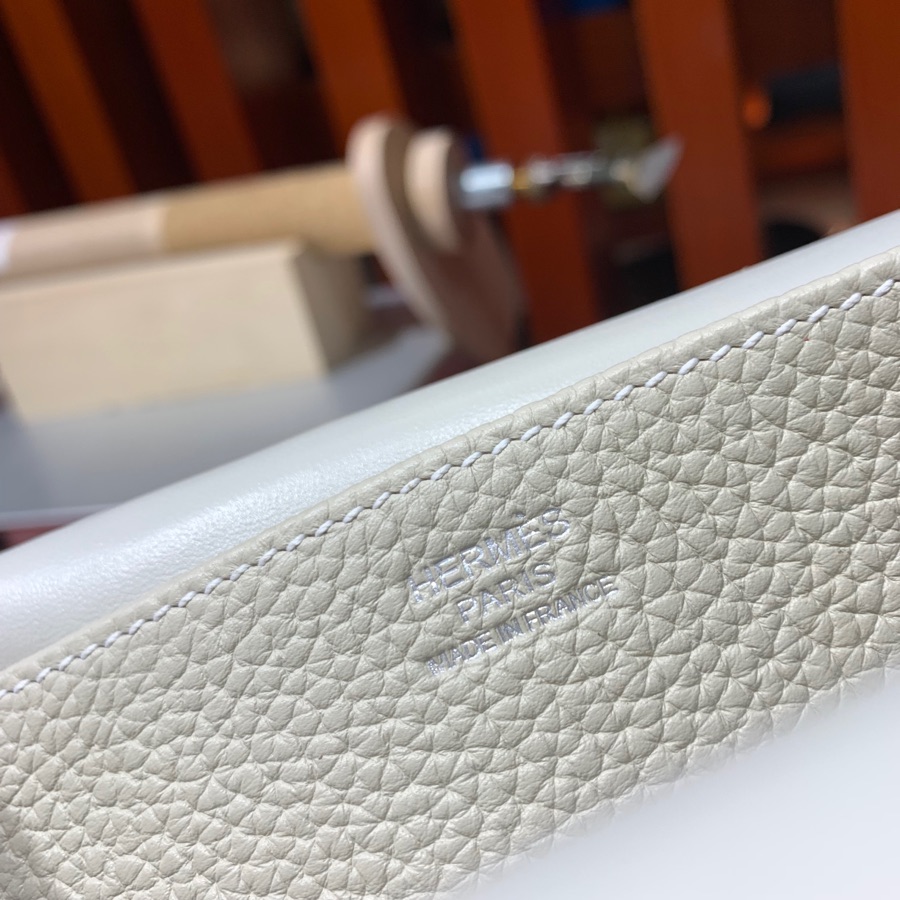 现货 爱马仕Halzan包包31CM Hermes进口Tc皮马蹄包手提包 奶昔白