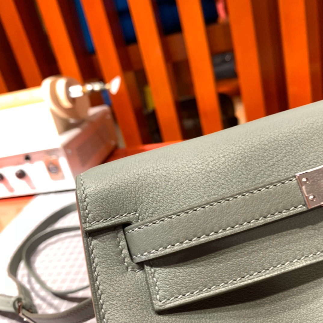 爱马仕女包价格 Hermes Kelly Danse 63杏绿色Swift牛皮 银扣