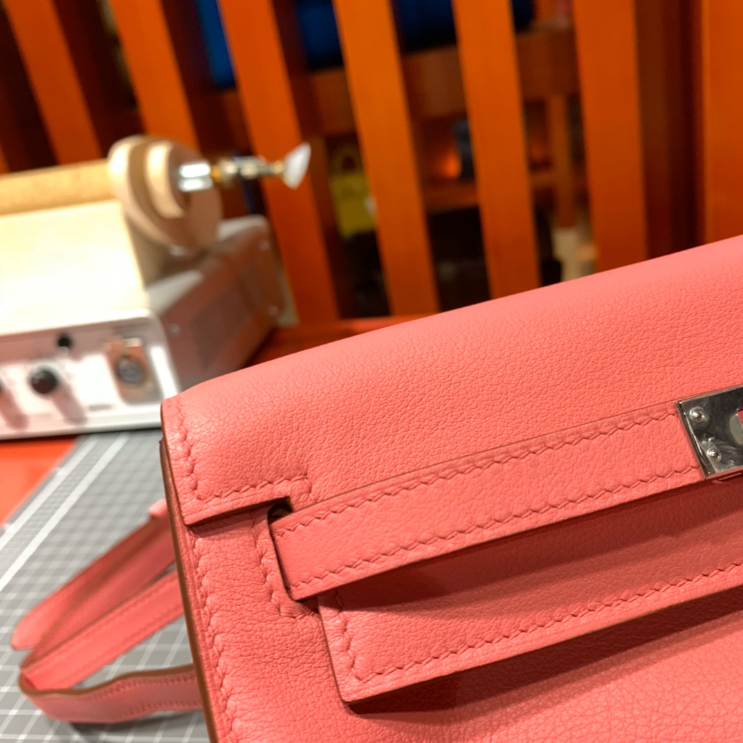 Hermes Kelly Danse 爱马仕8W唇膏粉Swift牛皮双肩背包 银扣