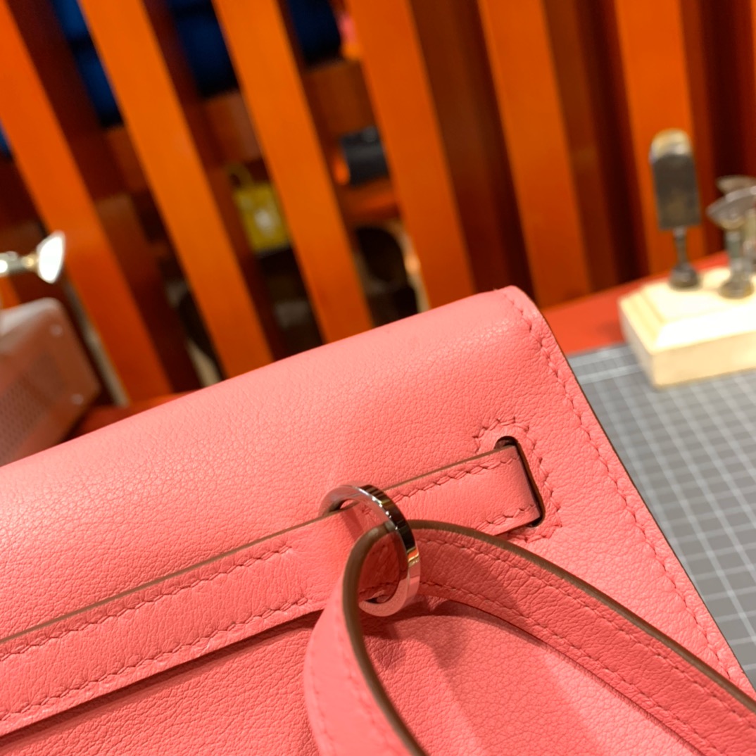 Hermes Kelly Danse 爱马仕8W唇膏粉Swift牛皮双肩背包 银扣