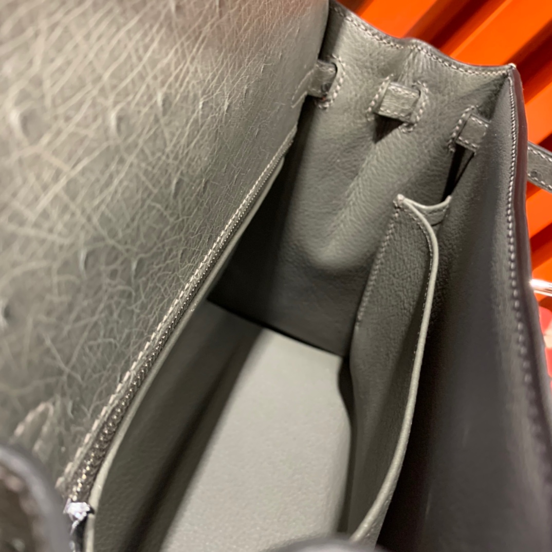 爱马仕凯莉包批发 Hermes Kelly25cm 铁灰KK鸵鸟皮 银扣