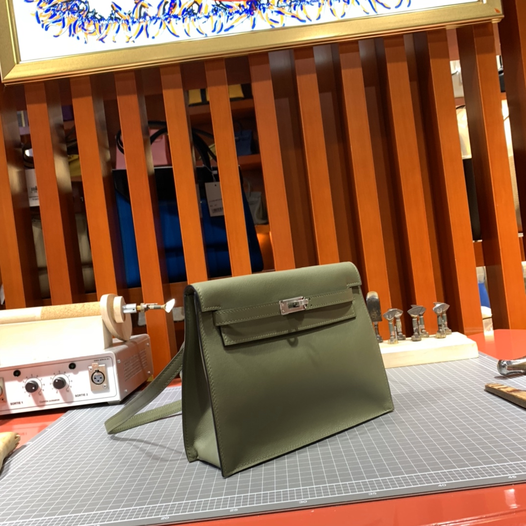 爱马仕新款包包 Hermes Kelly Danse V6丛林绿Swift牛皮 银扣