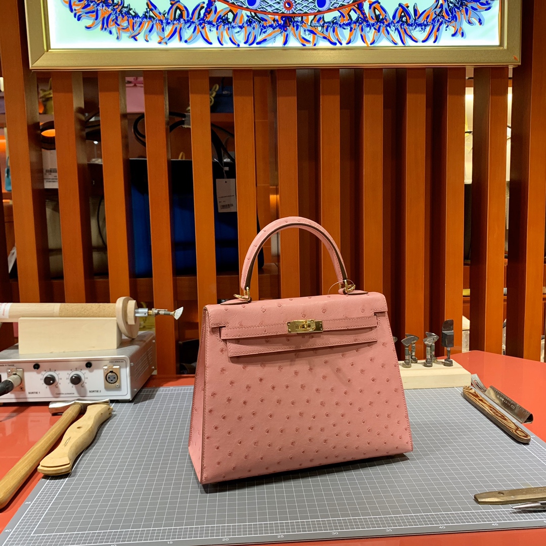 现货 Hermes Kelly25CM 爱马仕陶瓷粉南非KK鸵鸟皮凯莉包 金扣