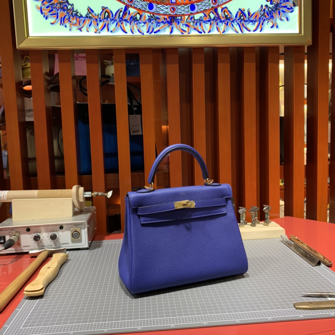 现货 爱马仕凯莉包价格 Hermes顶级Togo皮Kelly25CM 7T电光蓝 金扣