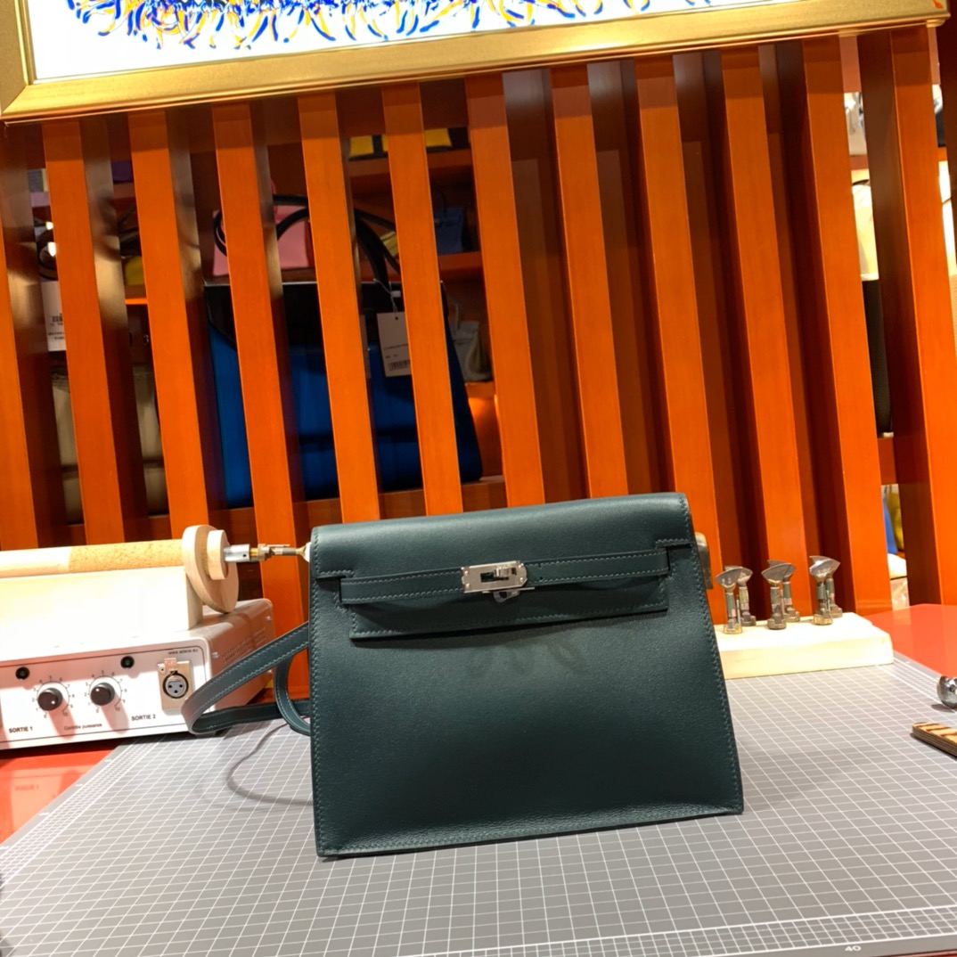 爱马仕包包价格 Hermes Kelly Danse 6O松柏绿Swift牛皮 银扣