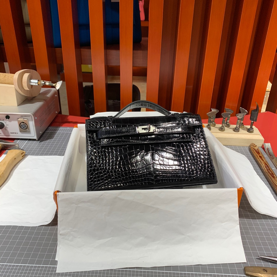 现货 爱马仕迷你凯莉包 Hermes Minikelly22CM 89黑色亮面鳄鱼皮 银扣