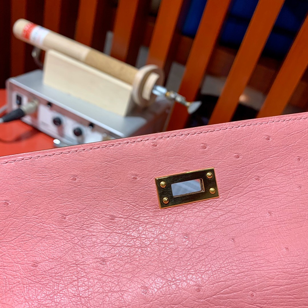 现货 Hermes Kelly25CM 爱马仕陶瓷粉南非KK鸵鸟皮凯莉包 金扣