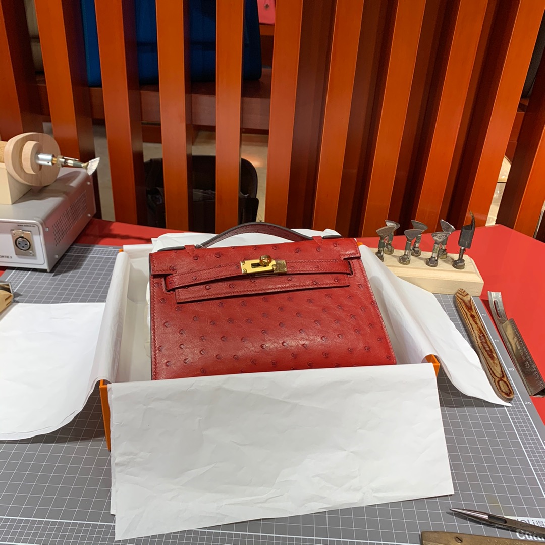现货 Hermes Minikelly Pochette 爱马仕Q5中国红KK鸵鸟皮迷你凯莉包手包 金扣
