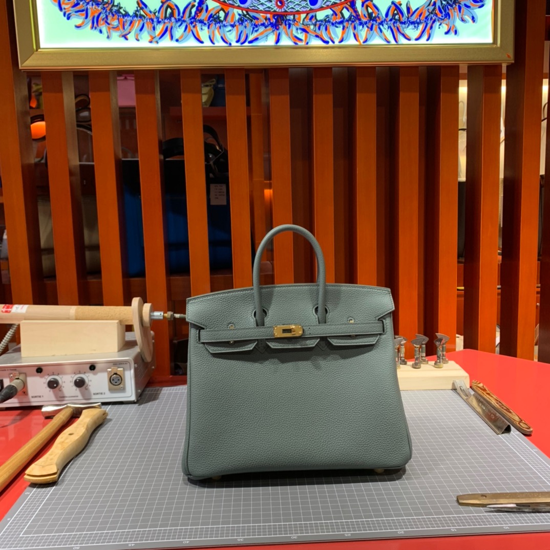 现货 爱马仕铂金包 Hermes Birkin25cm 63杏绿色法国Togo皮 金扣