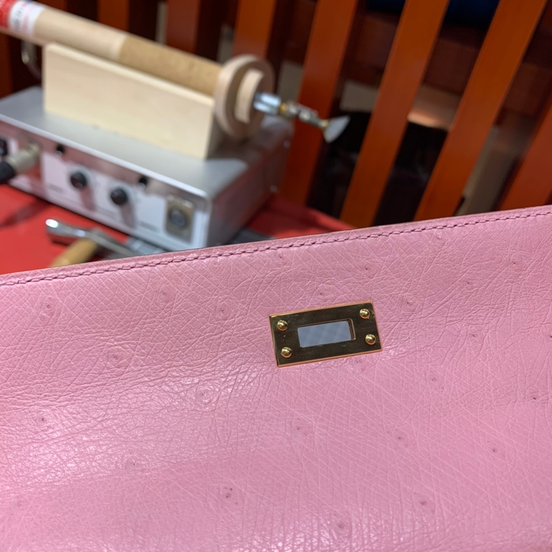 现货 爱马仕包包批发 Hermes奶昔粉南非KK鸵鸟皮凯莉包Kelly25CM 金扣