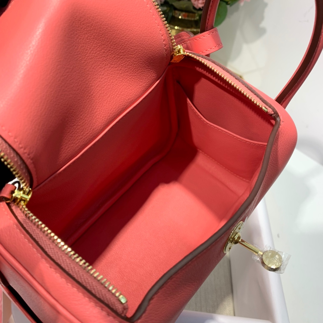 现货 爱马仕迷你琳迪包尺寸 Hermes Mini Lindy19cm 玫瑰粉Swift牛皮 金扣