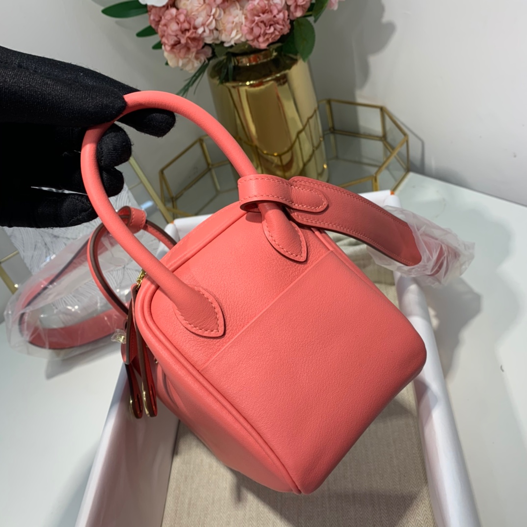 现货 爱马仕迷你琳迪包尺寸 Hermes Mini Lindy19cm 玫瑰粉Swift牛皮 金扣