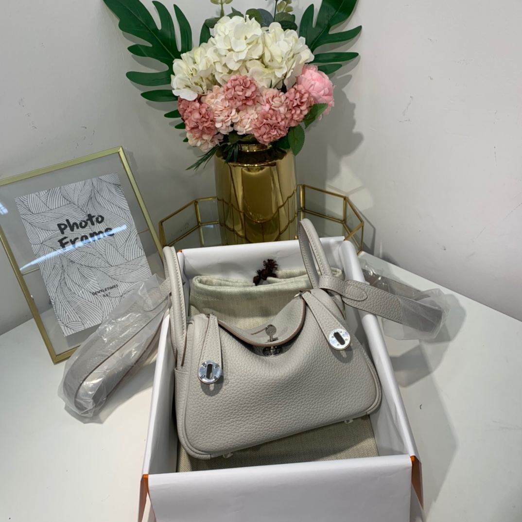 现货 爱马仕迷你琳迪包价格 Hermes Mini Lindy19cm 珍珠灰TC牛皮 银扣