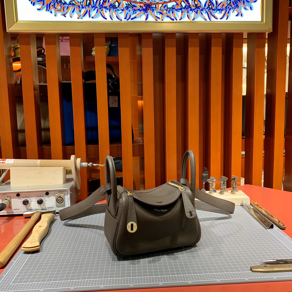 现货 Hermes Mini Lindy19cm 爱马仕深啡色顶级TC牛皮迷你琳迪包 金扣