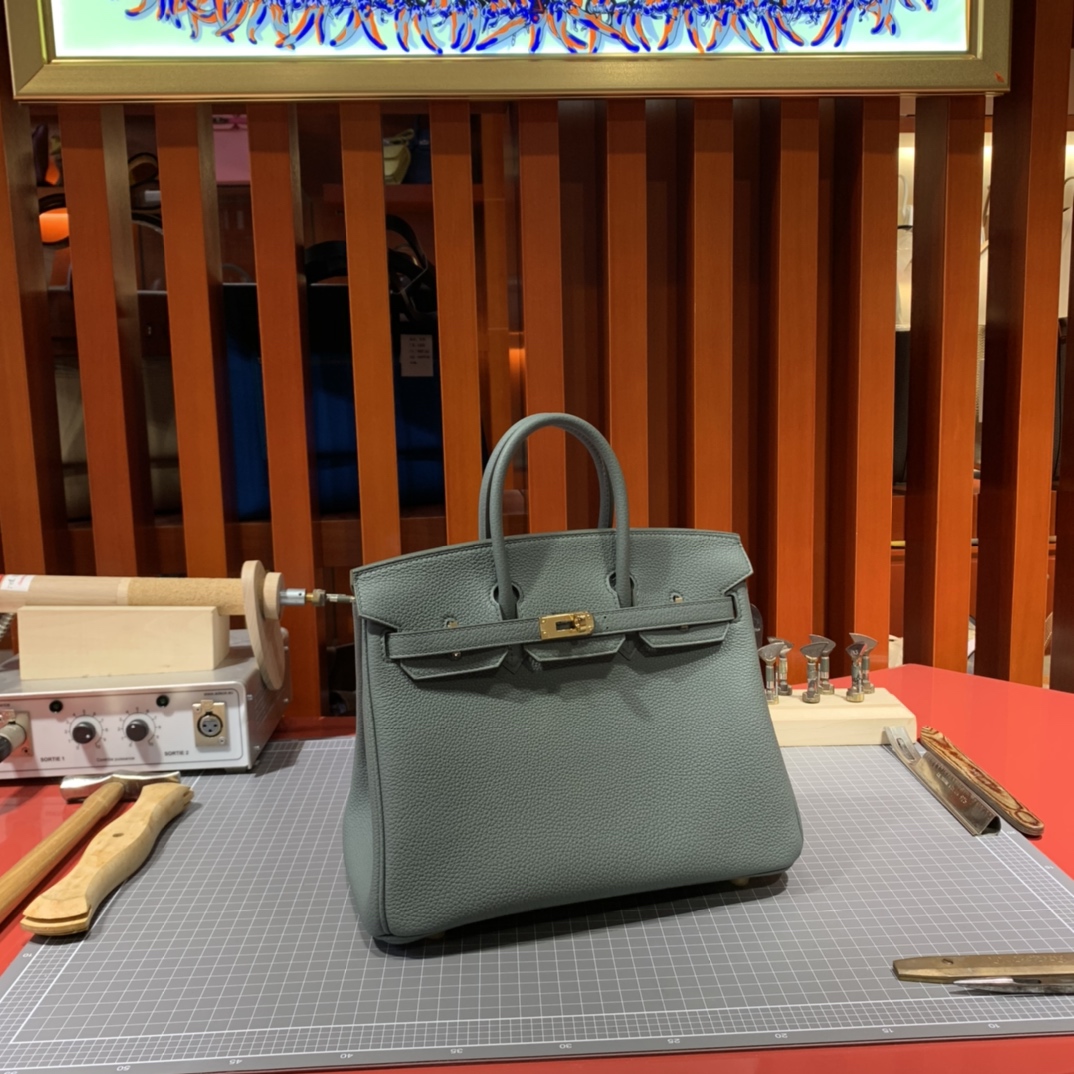 现货 爱马仕铂金包 Hermes Birkin25cm 63杏绿色法国Togo皮 金扣