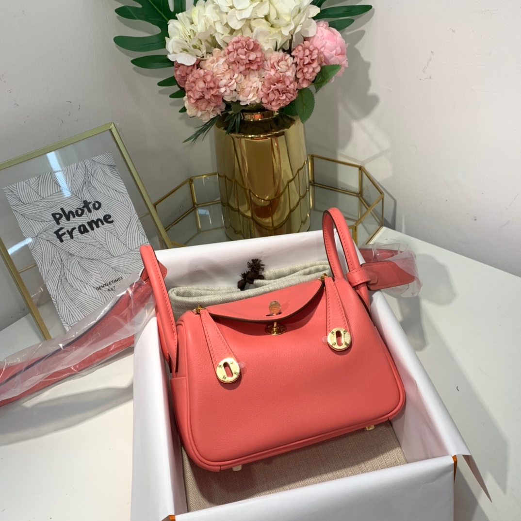 现货 爱马仕迷你琳迪包尺寸 Hermes Mini Lindy19cm 玫瑰粉Swift牛皮 金扣