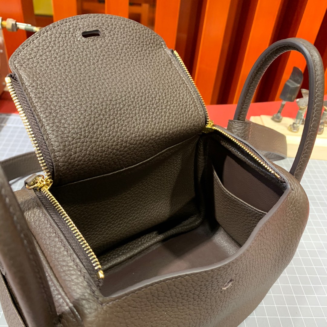 现货 Hermes Mini Lindy19cm 爱马仕深啡色顶级TC牛皮迷你琳迪包 金扣
