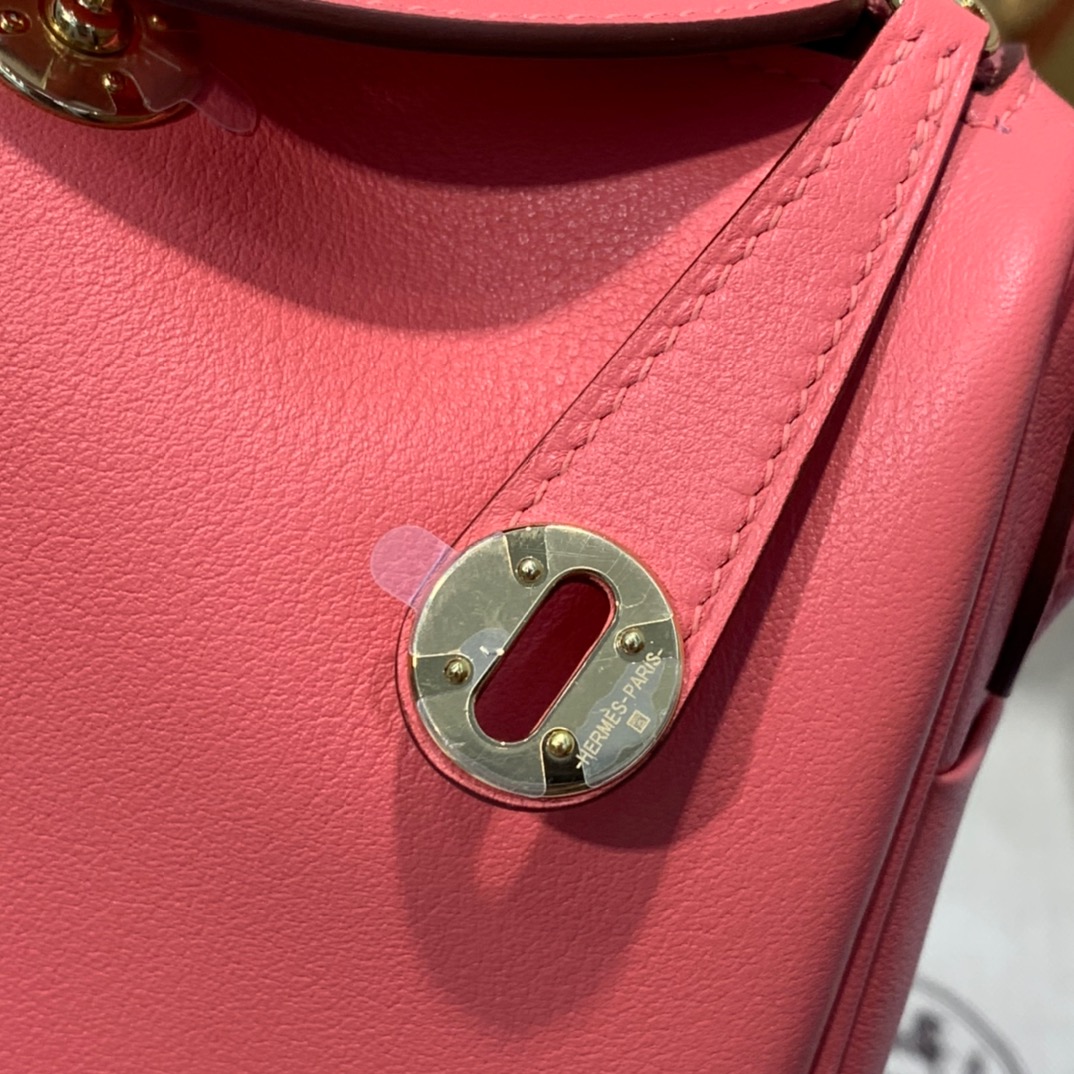 现货 爱马仕迷你琳迪包尺寸 Hermes Mini Lindy19cm 玫瑰粉Swift牛皮 金扣