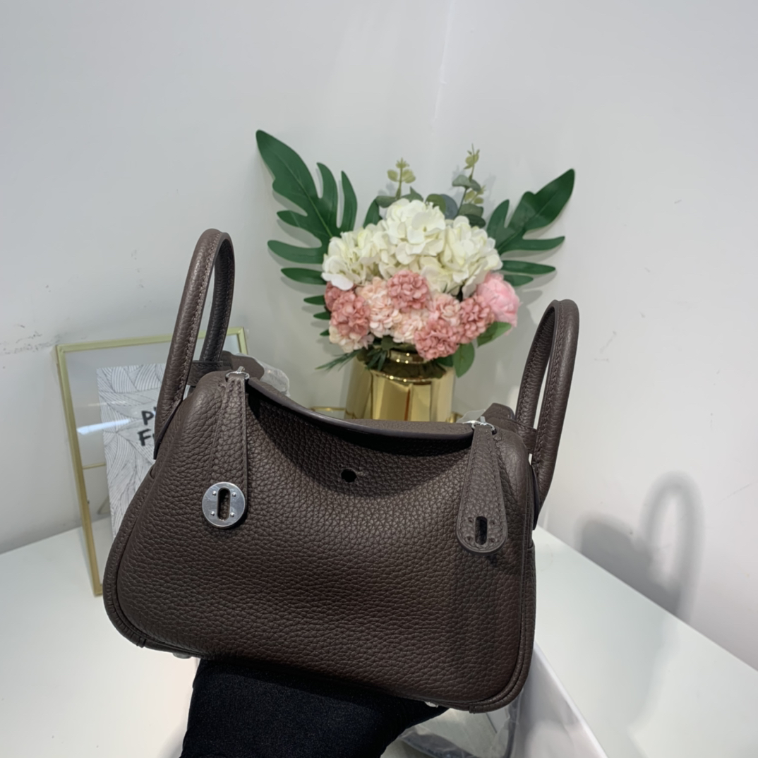 现货 Hermes Mini Lindy19cm 爱马仕46乌木色顶级TC牛皮迷你琳迪包 银扣