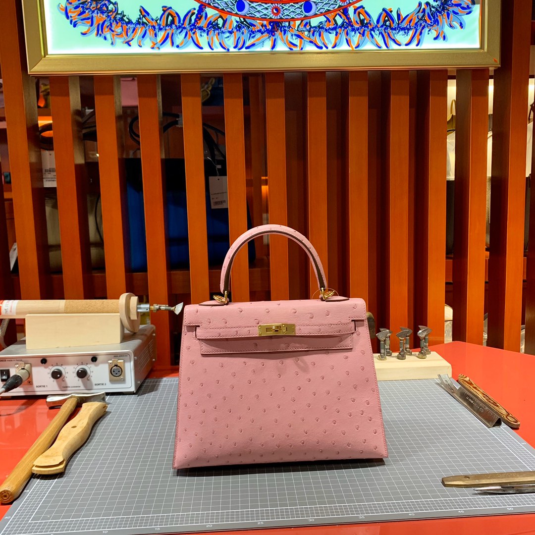 现货 爱马仕包包批发 Hermes奶昔粉南非KK鸵鸟皮凯莉包Kelly25CM 金扣