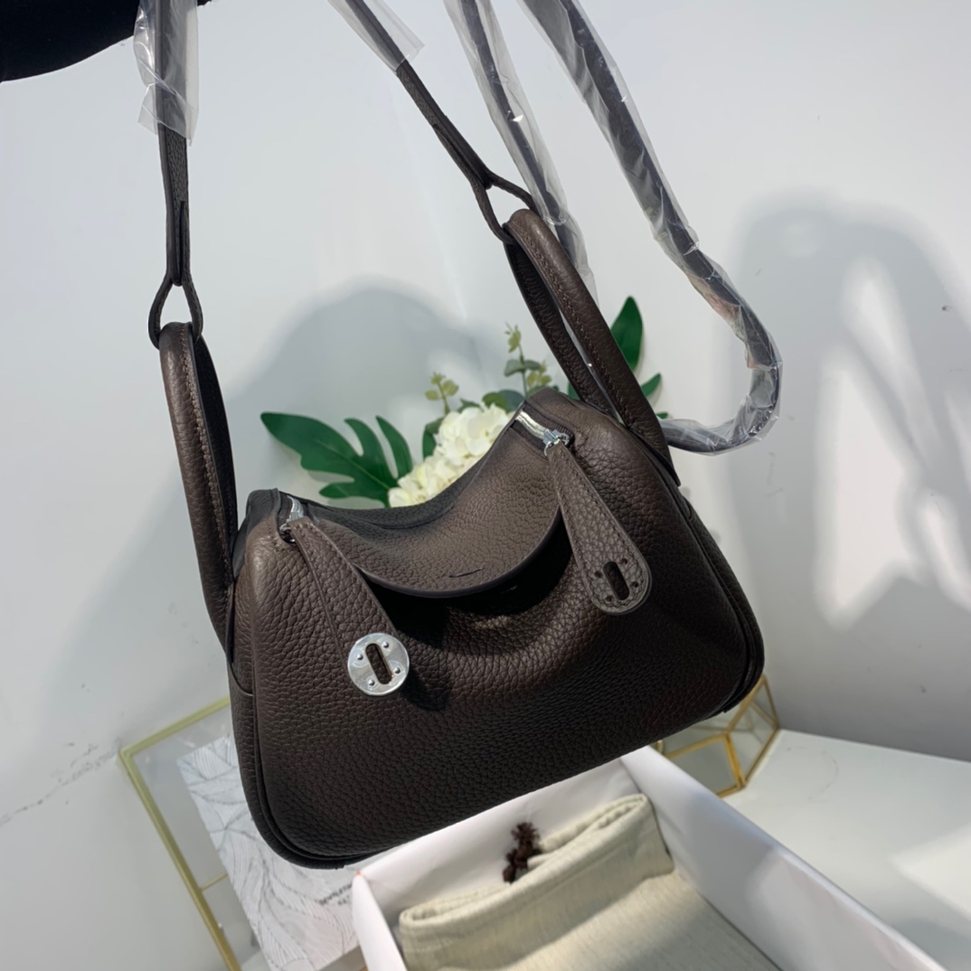 现货 Hermes Mini Lindy19cm 爱马仕46乌木色顶级TC牛皮迷你琳迪包 银扣