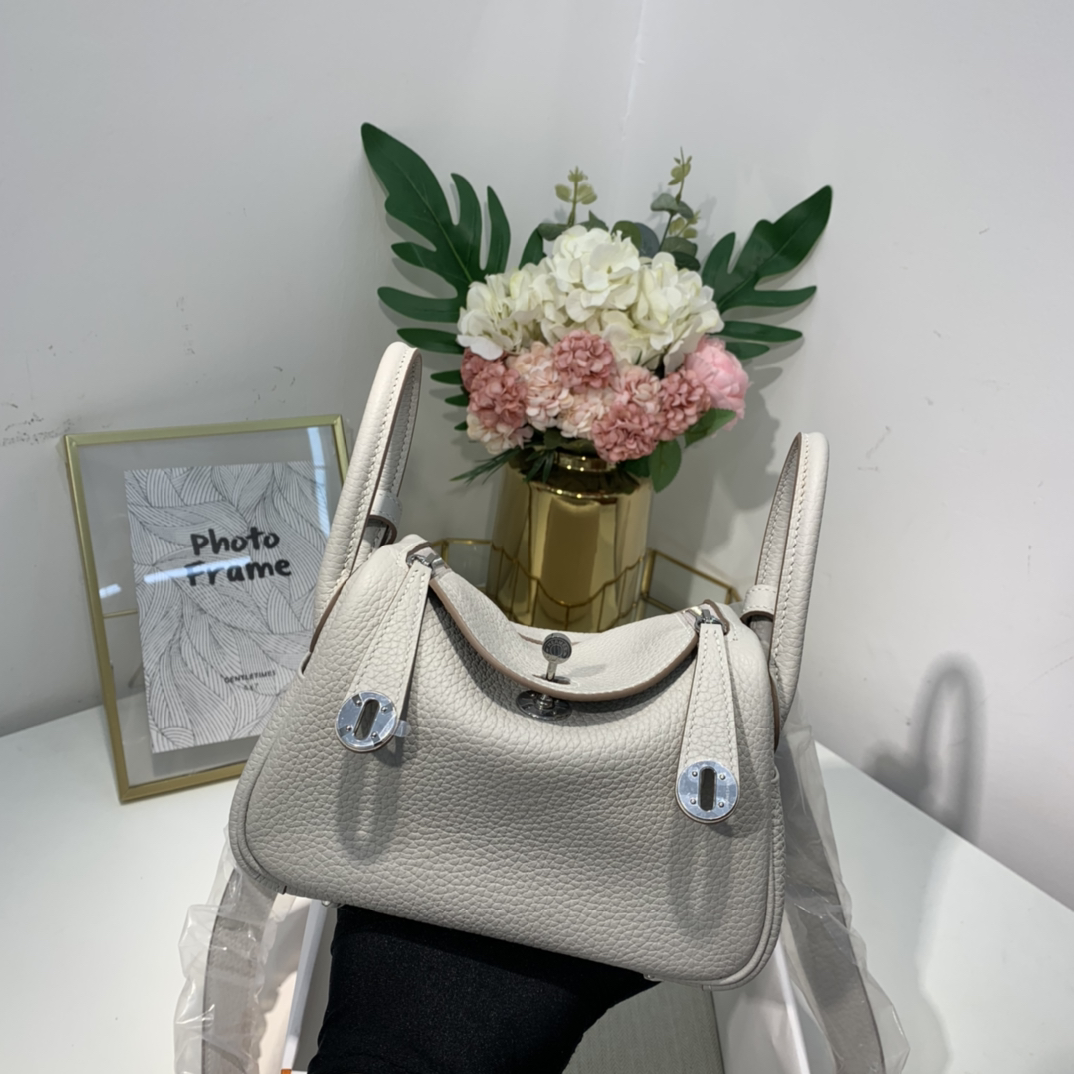 现货 爱马仕迷你琳迪包价格 Hermes Mini Lindy19cm 珍珠灰TC牛皮 银扣