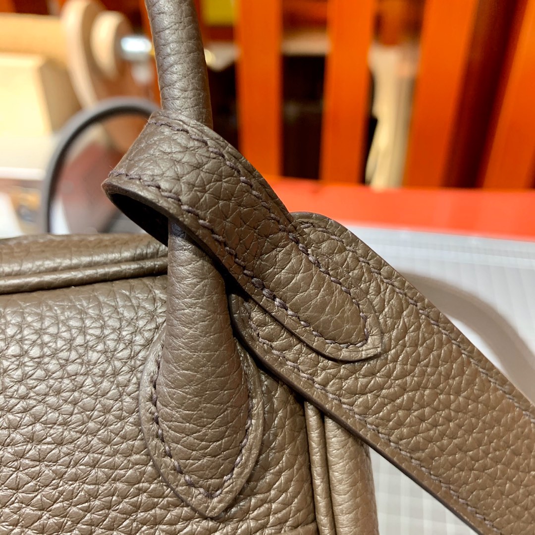 现货 Hermes Mini Lindy19cm 爱马仕深啡色顶级TC牛皮迷你琳迪包 金扣